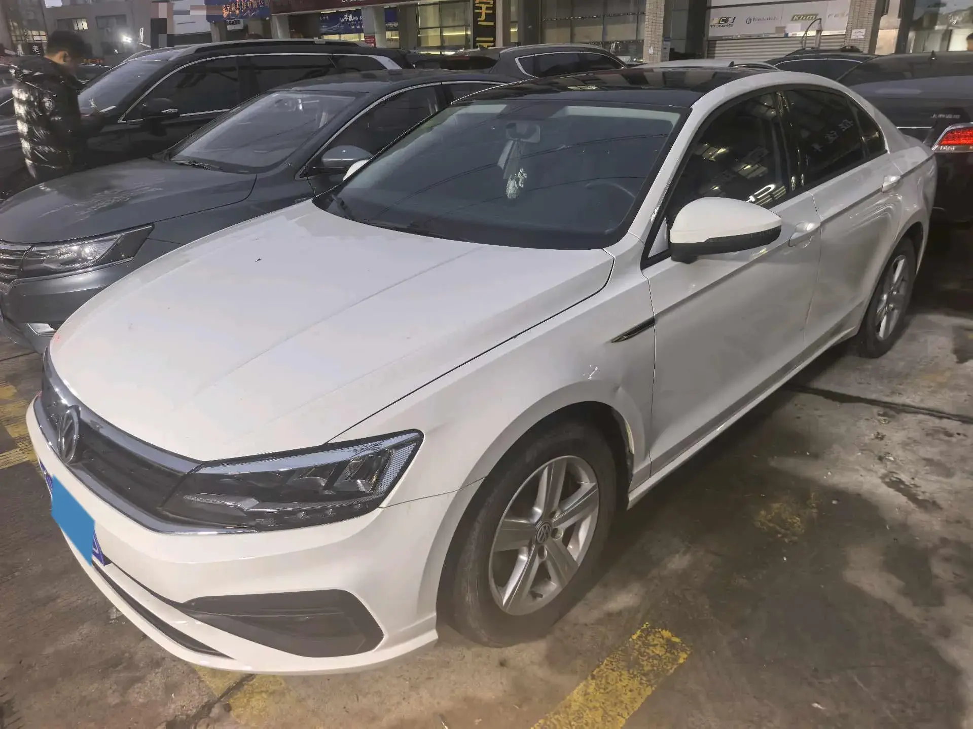 2021 VOLKSWAGEN LAMANDO view 1