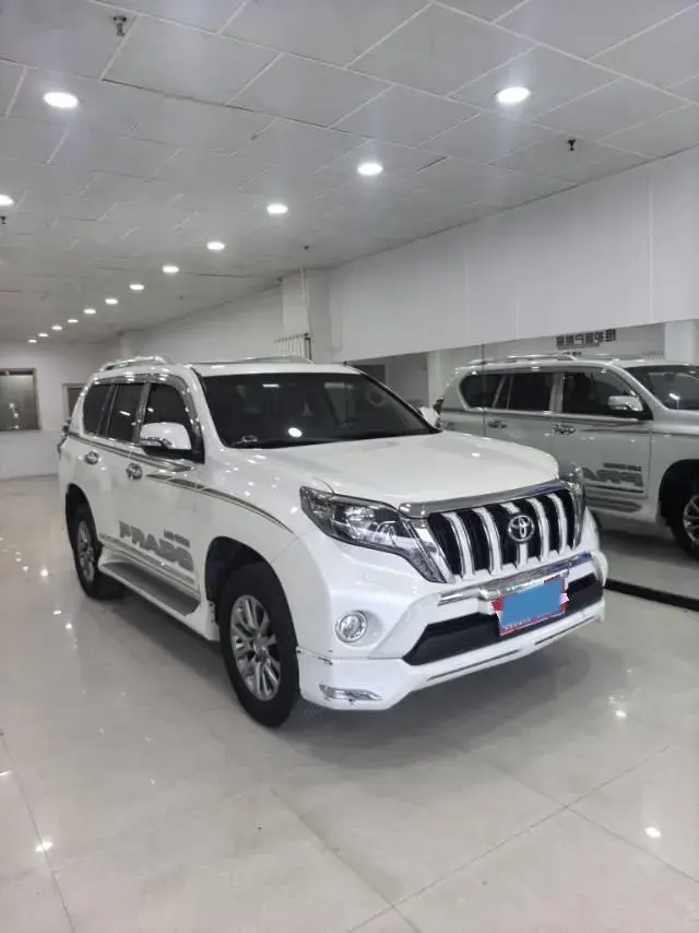 2016 TOYOTA LAND thumbnail 3