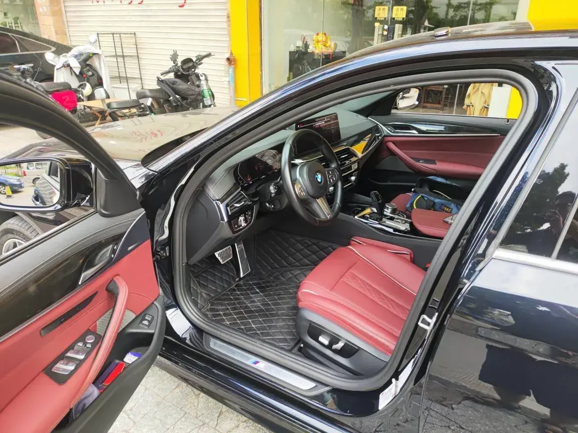 2022 BMW 5 thumbnail 3