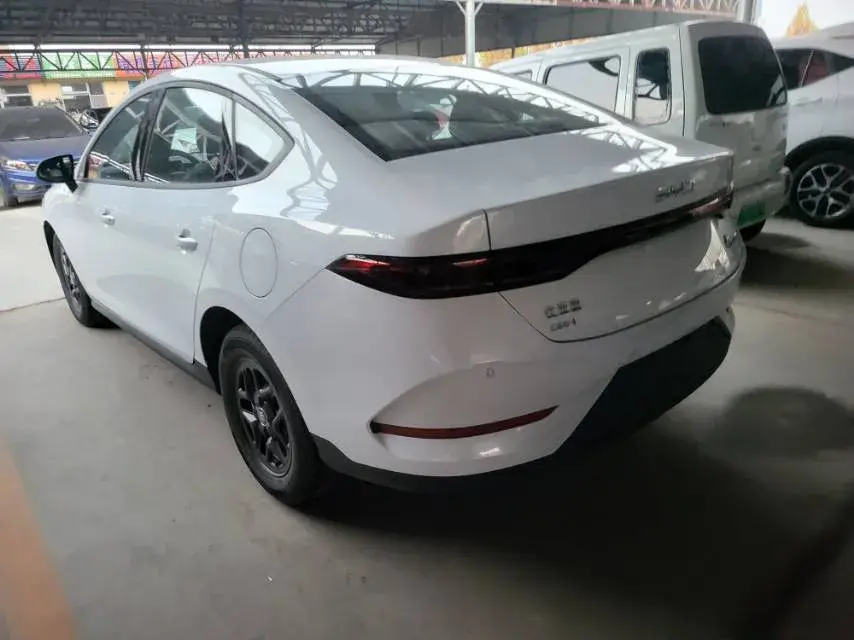 2025 BYD SEAL05 thumbnail 3