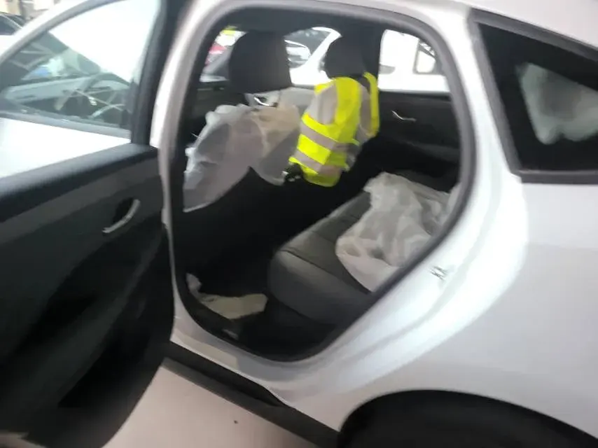 2025 BYD SEAL05 thumbnail 4