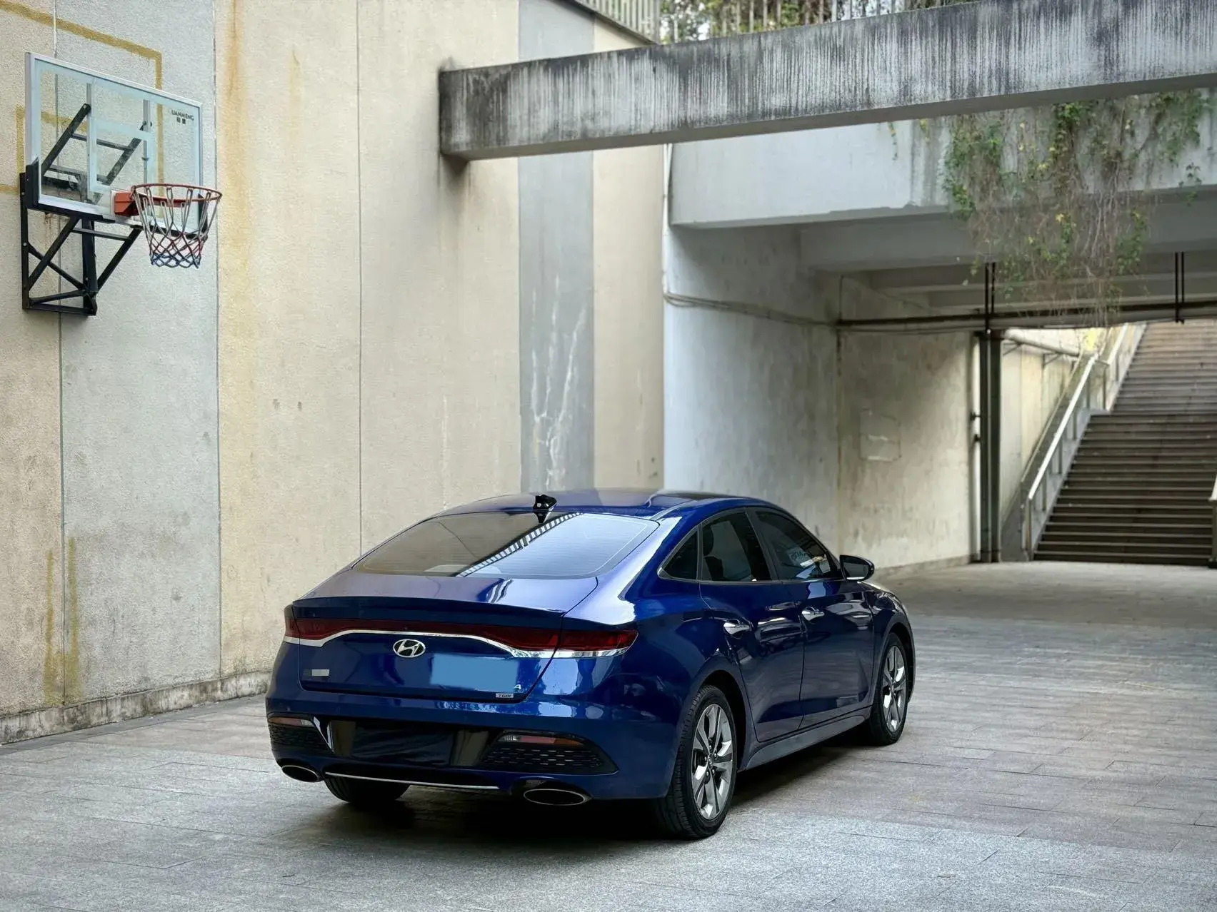 2019 HYUNDAI LA thumbnail 4