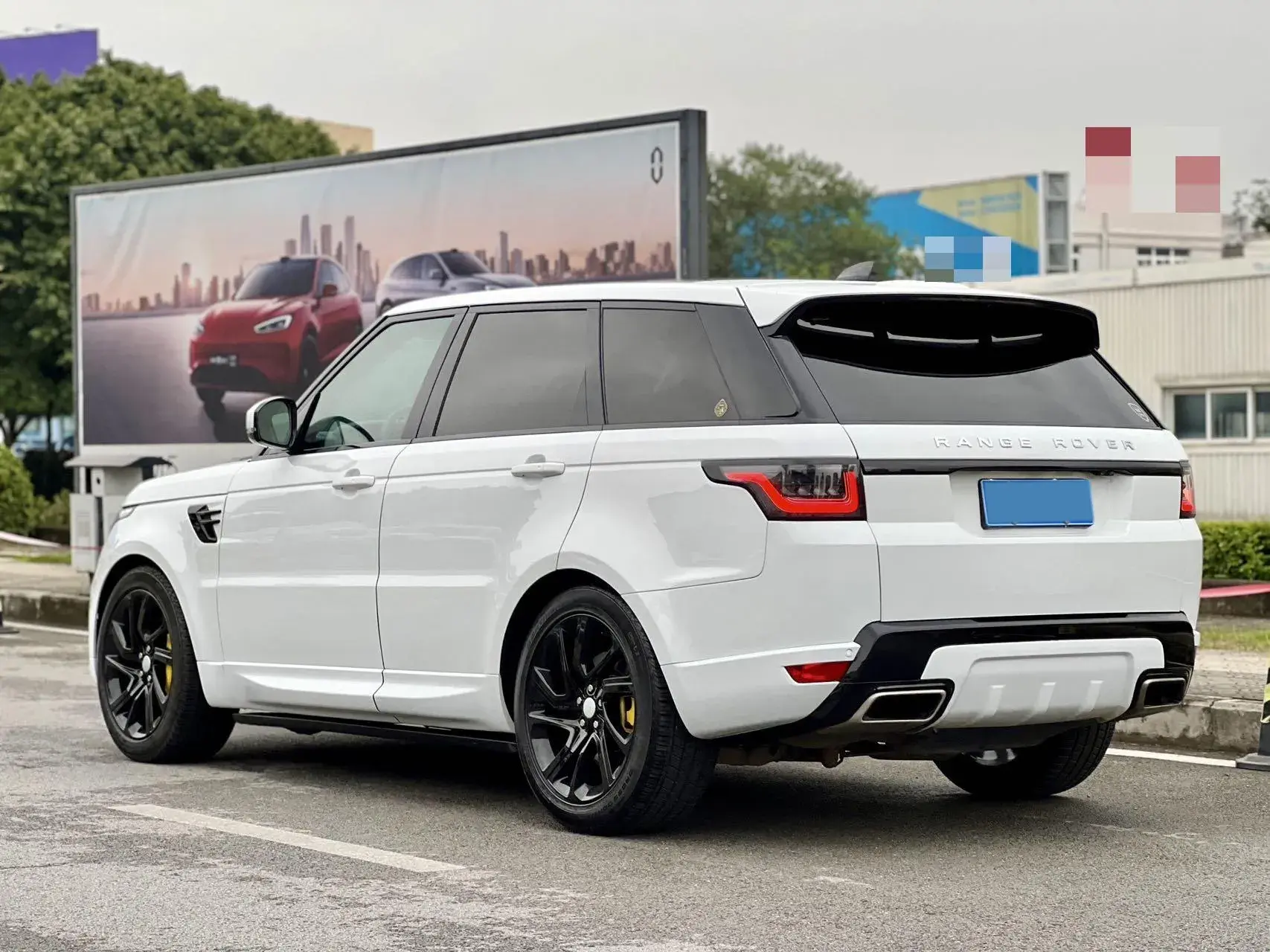 2018 LAND ROVER thumbnail 4