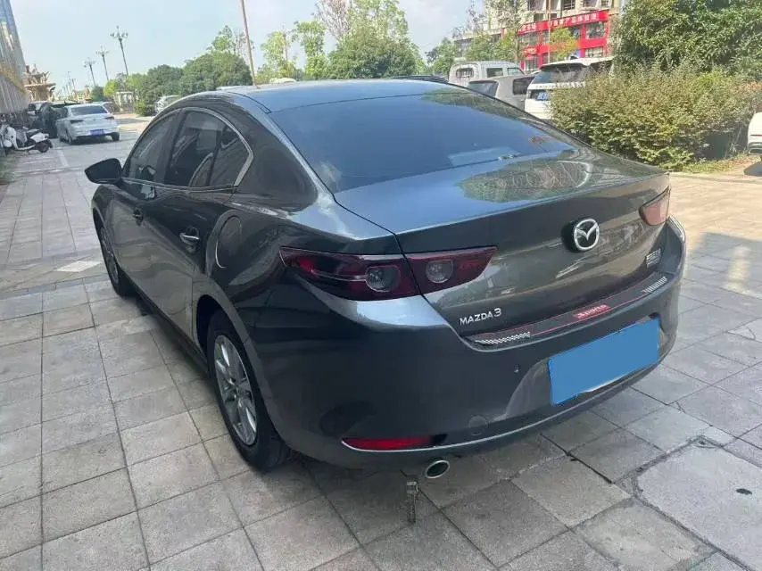 2023 MAZDA 3 thumbnail 2