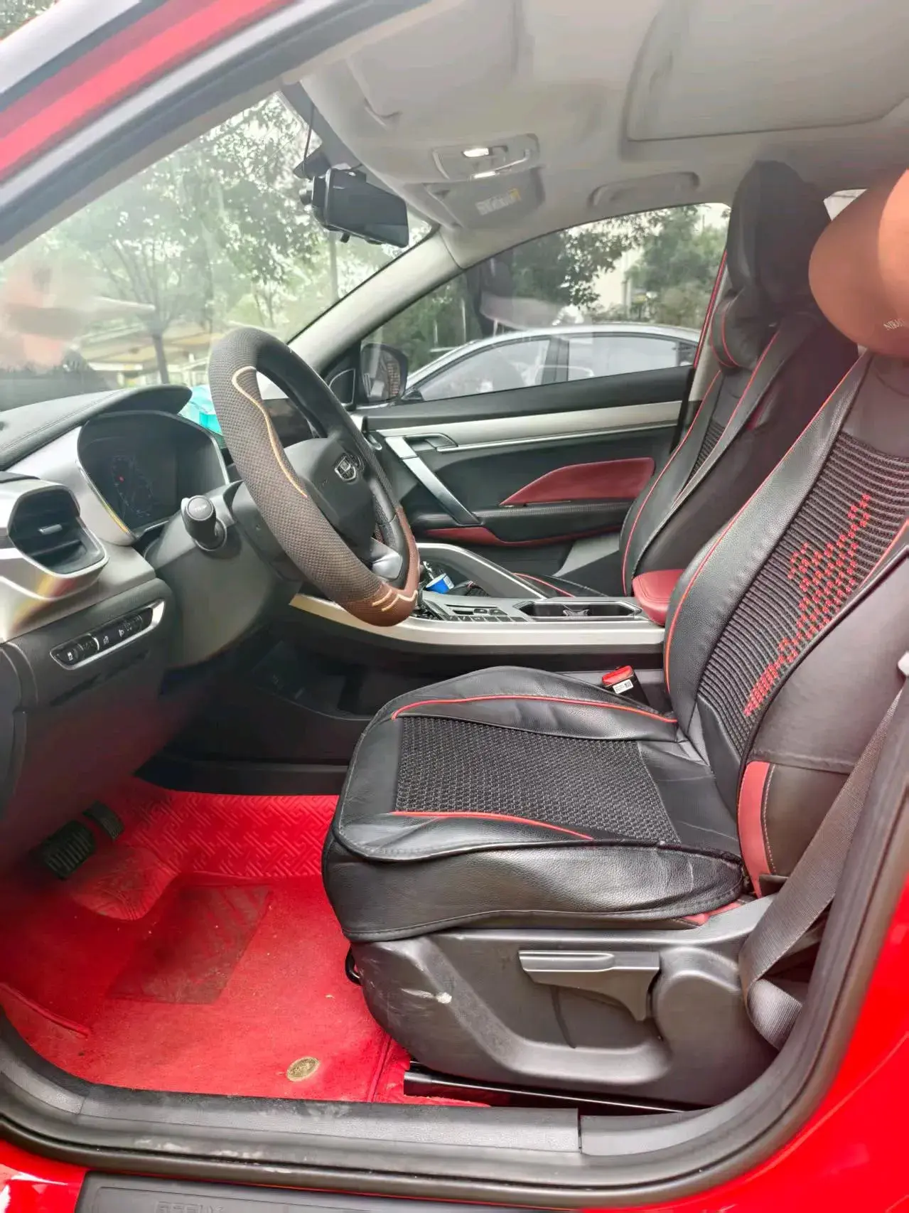 2021 GEELY COOLRAY thumbnail 2