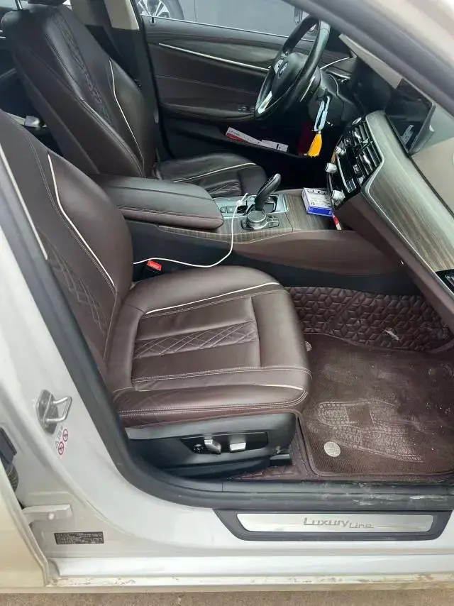 2020 BMW 5 thumbnail 4