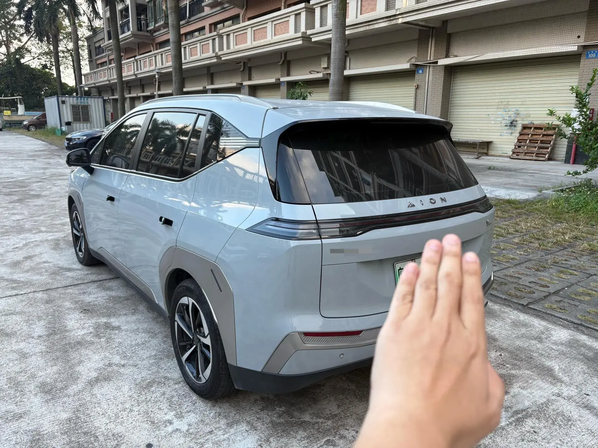 2023 AION Y thumbnail 3