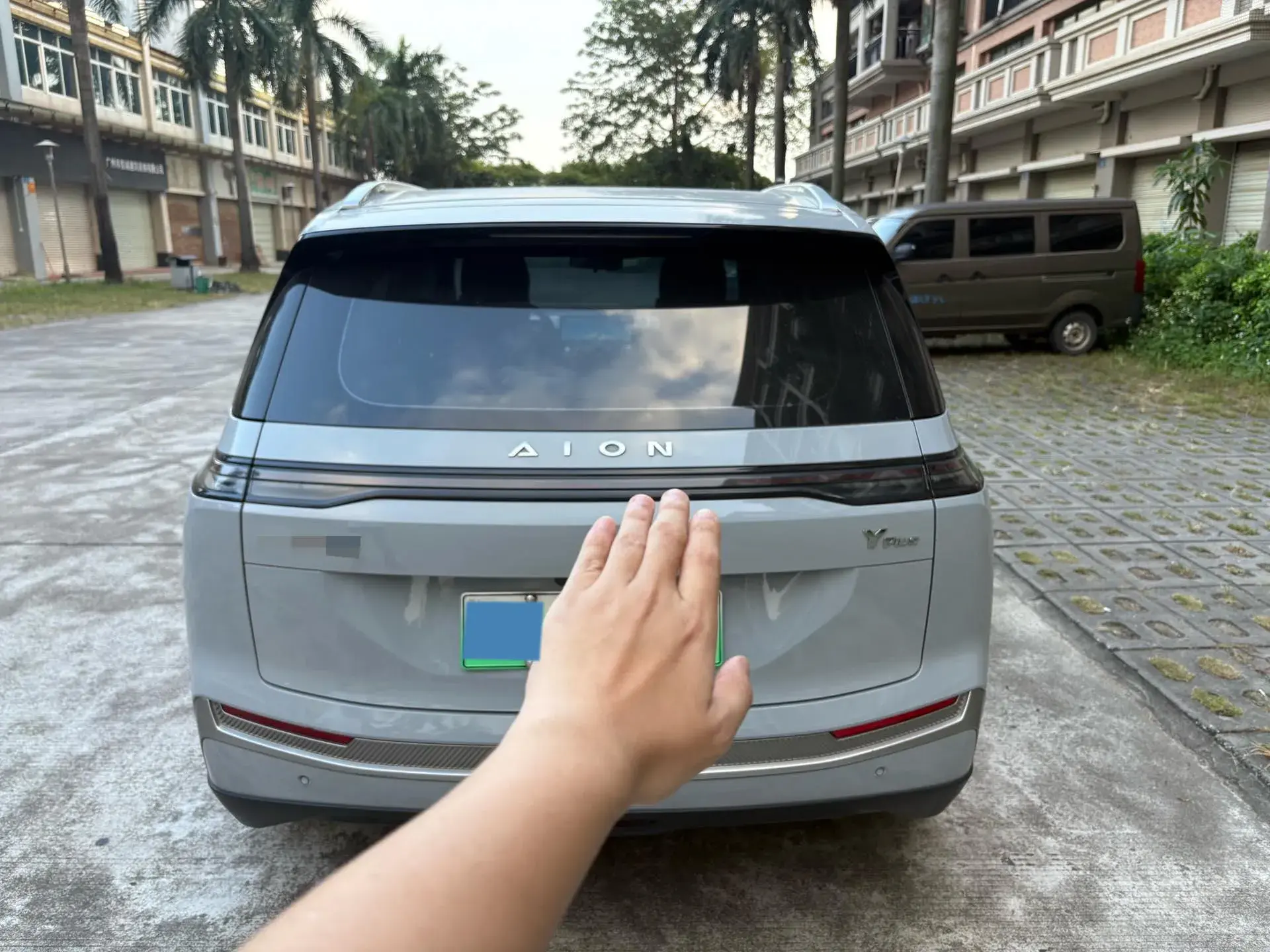 2023 AION Y thumbnail 4