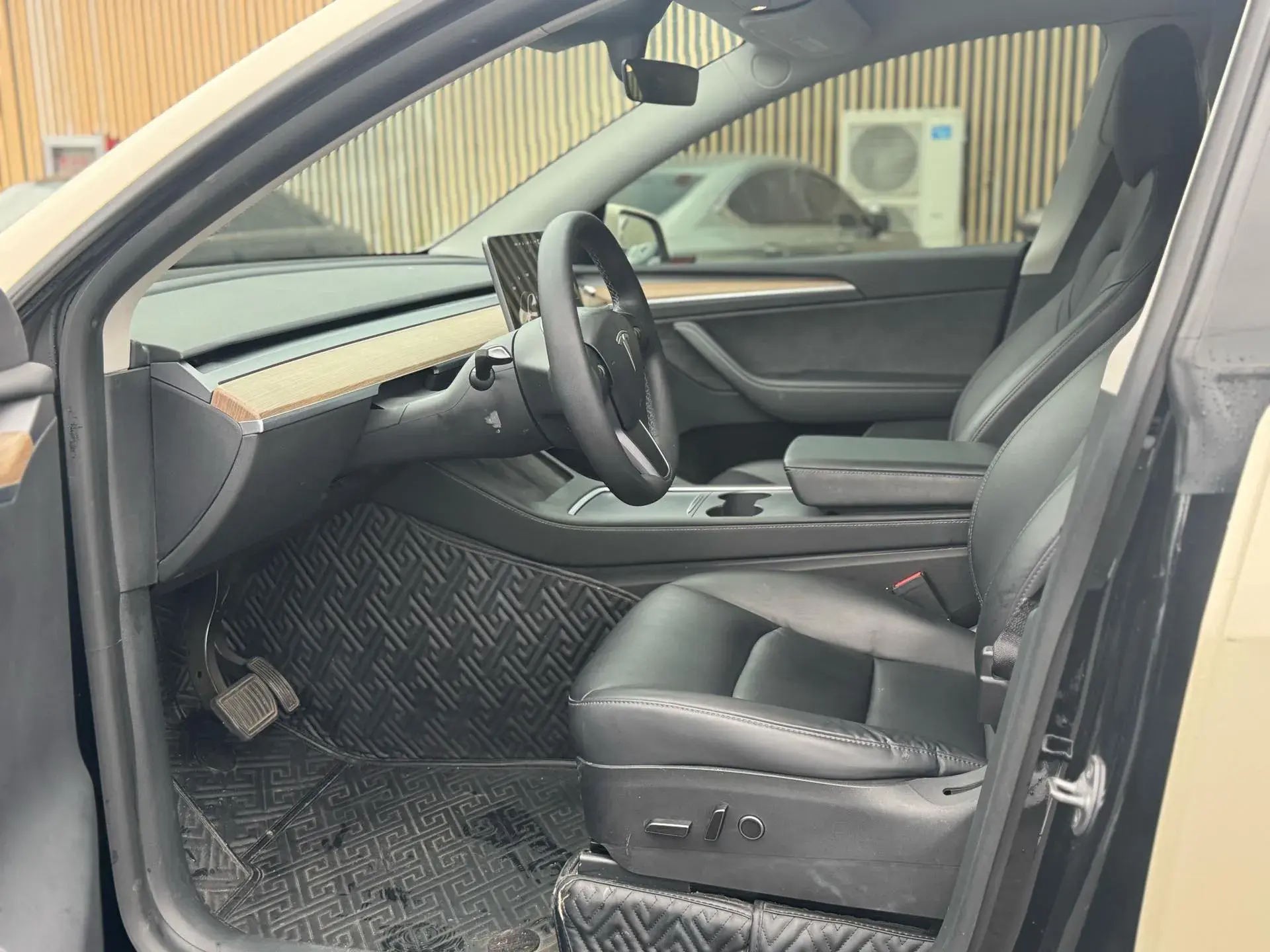 2021 TESLA MODEL thumbnail 4