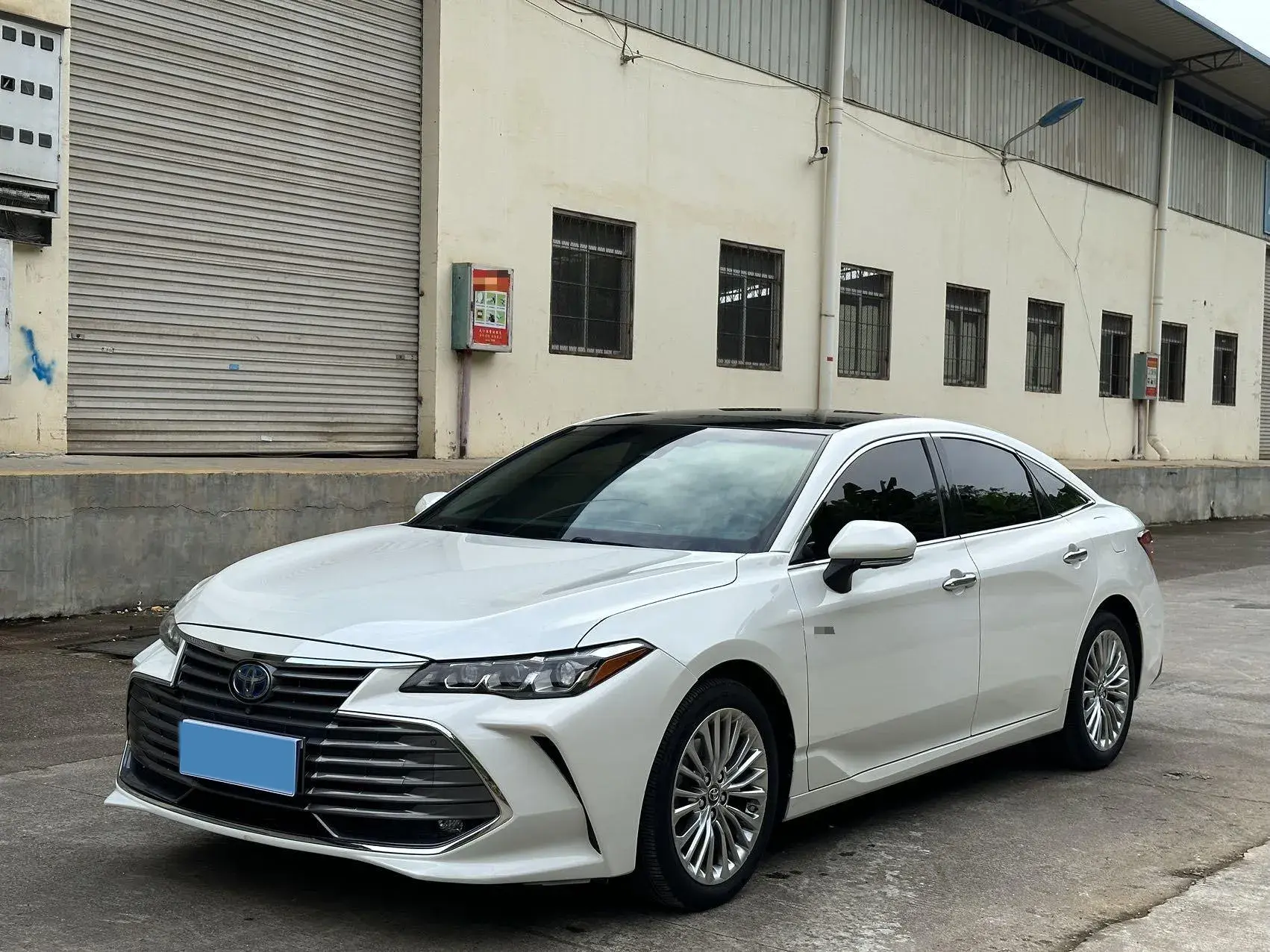 2019 TOYOTA AVALON view 1