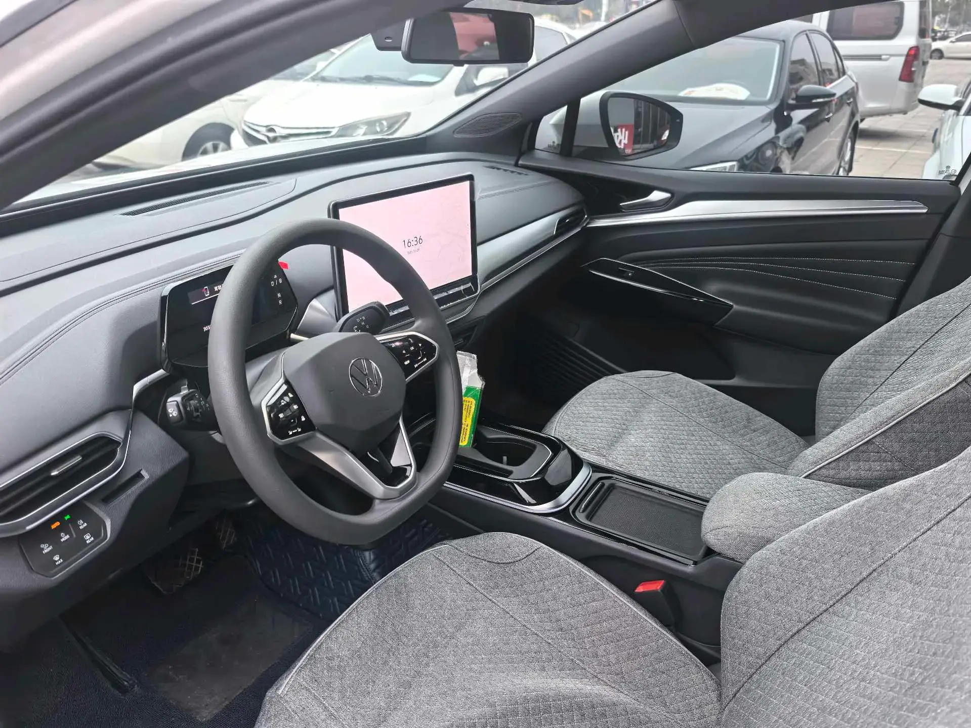 2023 VOLKSWAGEN ID.4 thumbnail 4