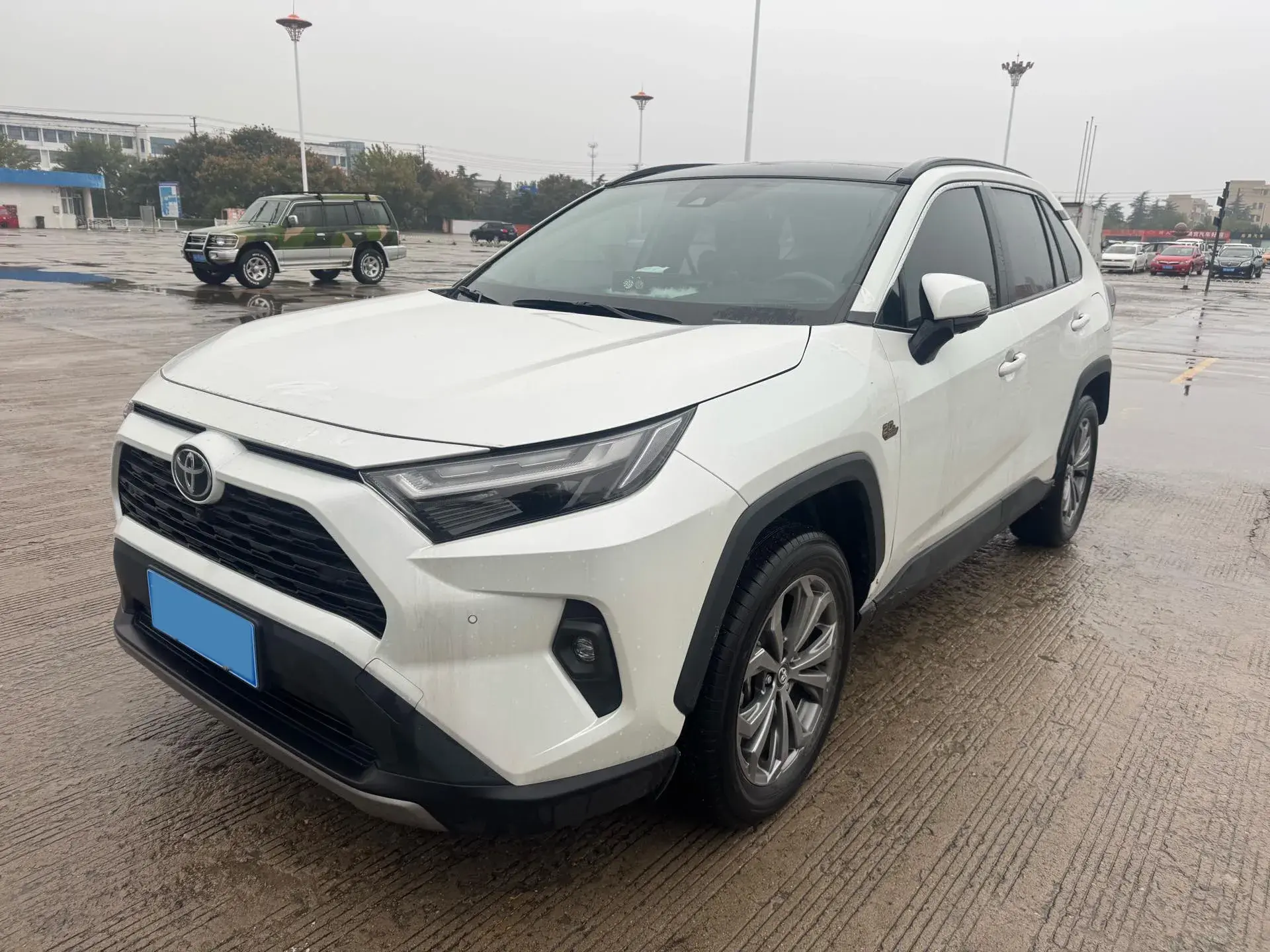 2023 TOYOTA RAV4 view 1