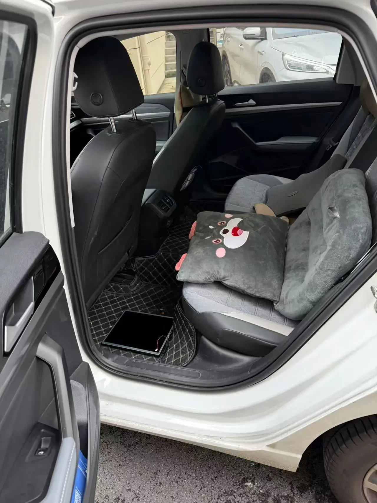 2023 VOLKSWAGEN LAVIDA thumbnail 4