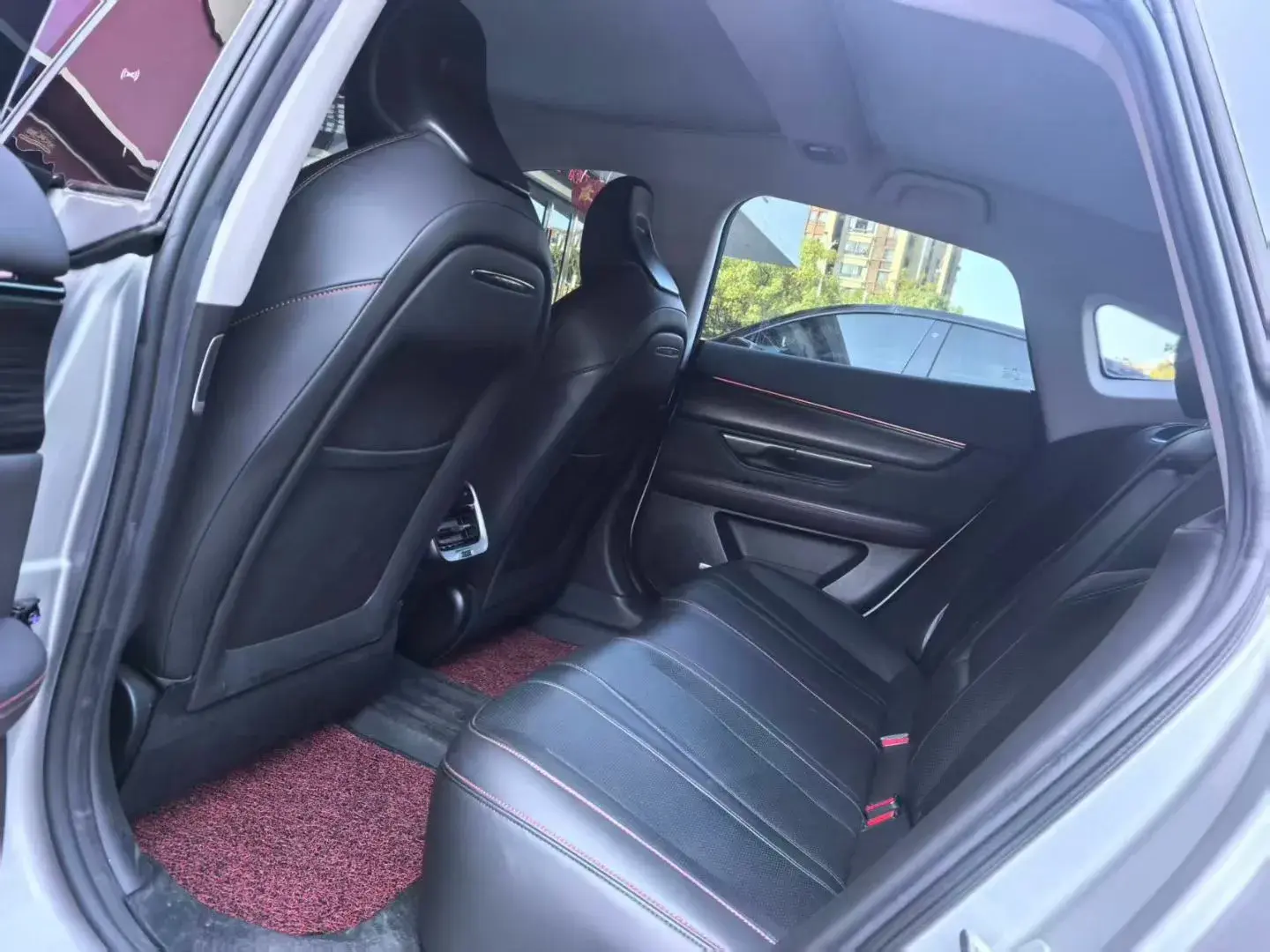 2022 XPENG P7 thumbnail 4