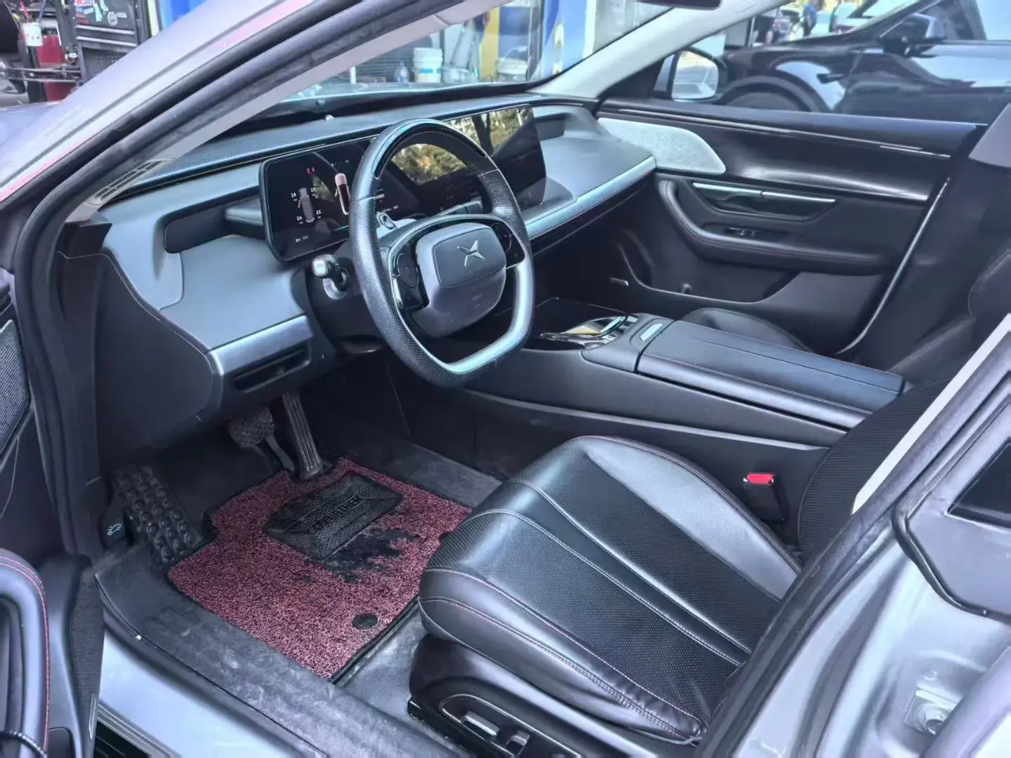 2022 XPENG P7 thumbnail 3