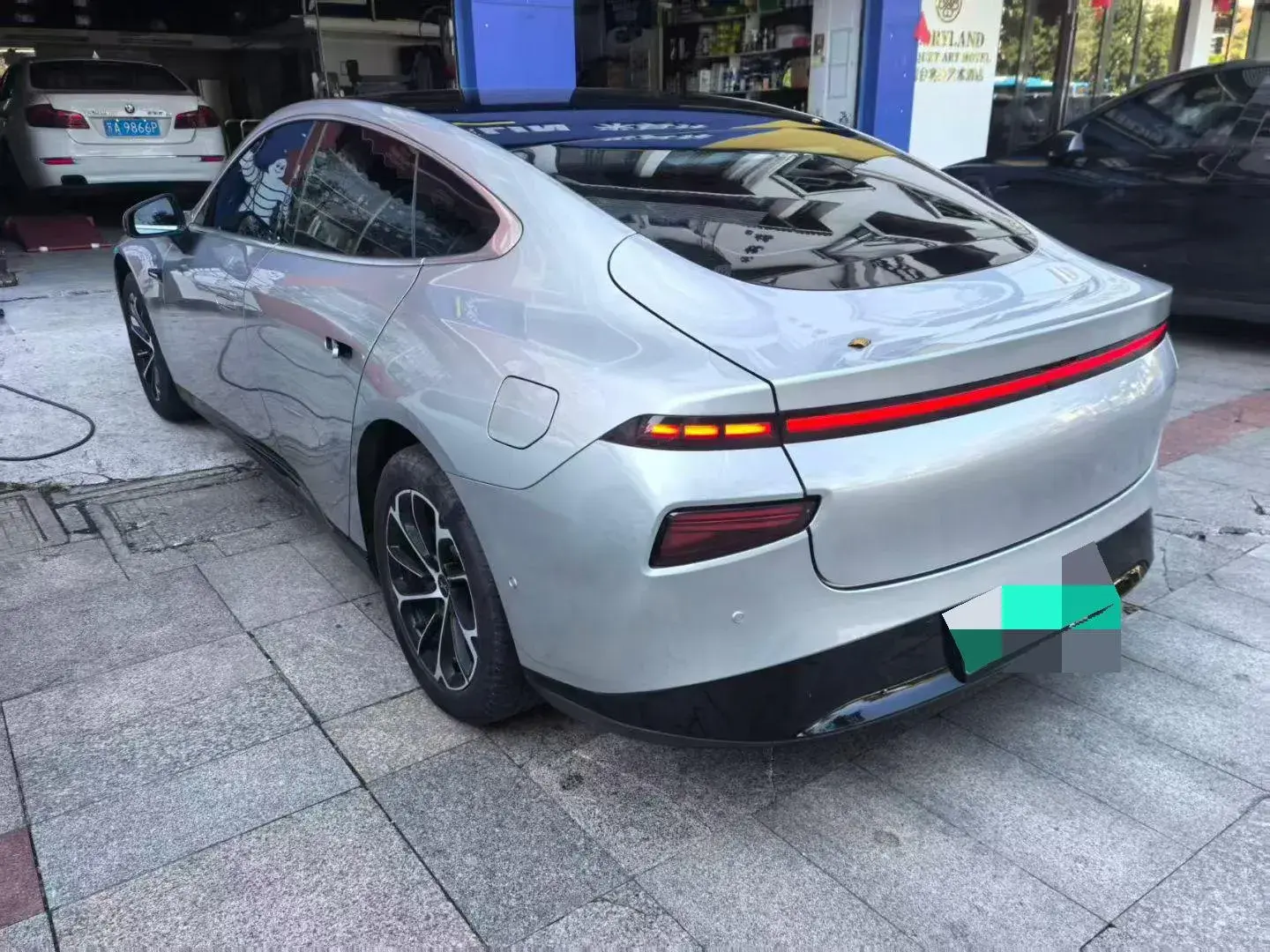 2022 XPENG P7 thumbnail 2