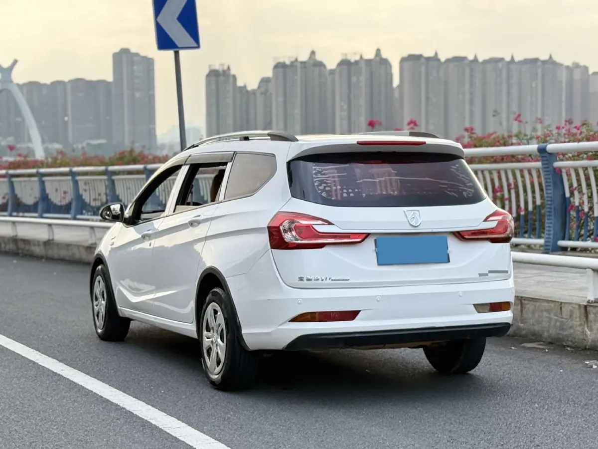 2017 BaoJun 310W 1.5L 112HP L4 6MT,autocango,china used car exporter,china ev exporter,chinese used car exporter,chinese used ev exporter