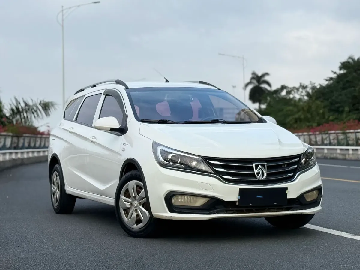2017 BaoJun 310W 1.5L 112HP L4 6MT,autocango,china used car exporter,china ev exporter,chinese used car exporter,chinese used ev exporter