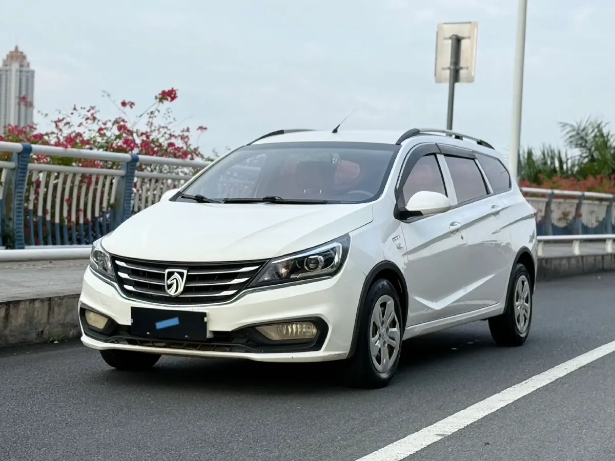 2017 BaoJun 310W 1.5L 112HP L4 6MT,autocango,china used car exporter,china ev exporter,chinese used car exporter,chinese used ev exporter