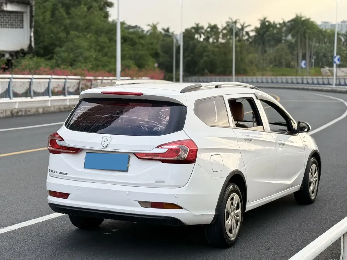 2017 BaoJun 310W 1.5L 112HP L4 6MT,autocango,china used car exporter,china ev exporter,chinese used car exporter,chinese used ev exporter