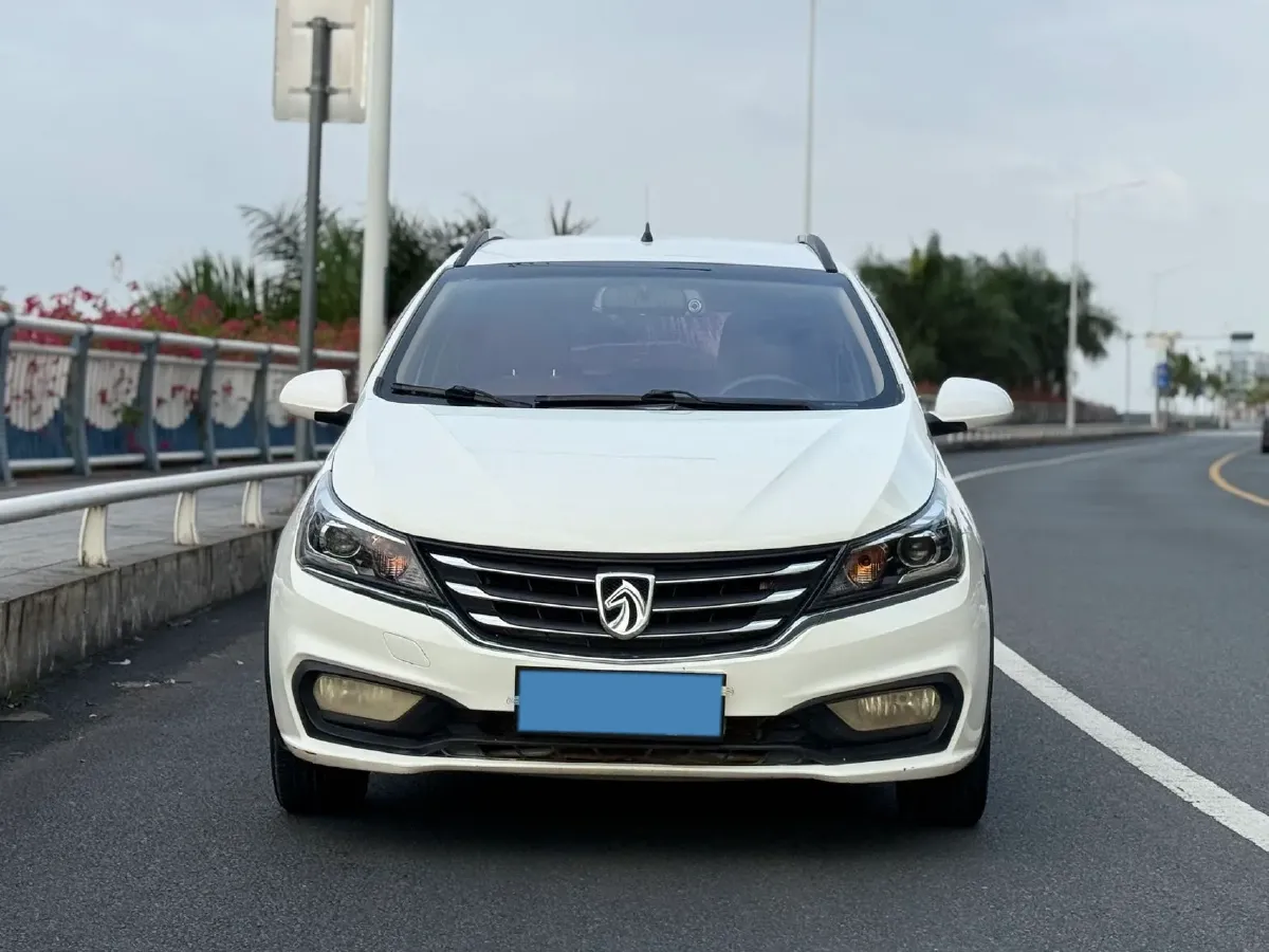 2017 BaoJun 310W 1.5L 112HP L4 6MT,autocango,china used car exporter,china ev exporter,chinese used car exporter,chinese used ev exporter