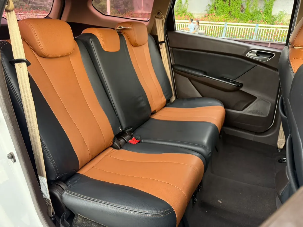 2017 BaoJun 310W 1.5L 112HP L4 6MT,autocango,china used car exporter,china ev exporter,chinese used car exporter,chinese used ev exporter