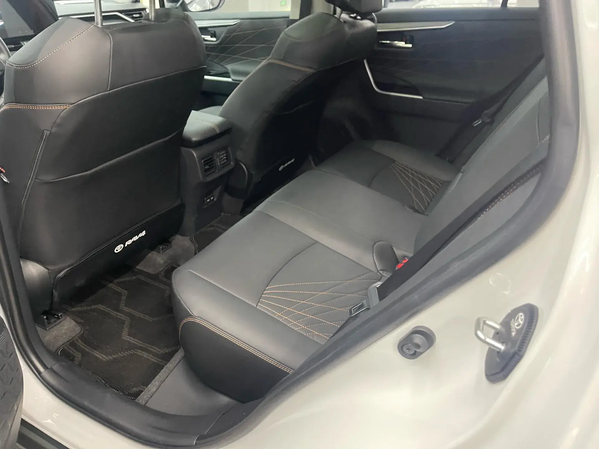 2024 TOYOTA RAV4 thumbnail 3