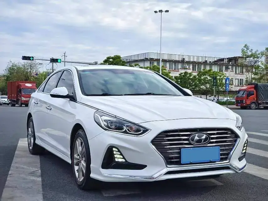 2018 HYUNDAI SONATA thumbnail 3