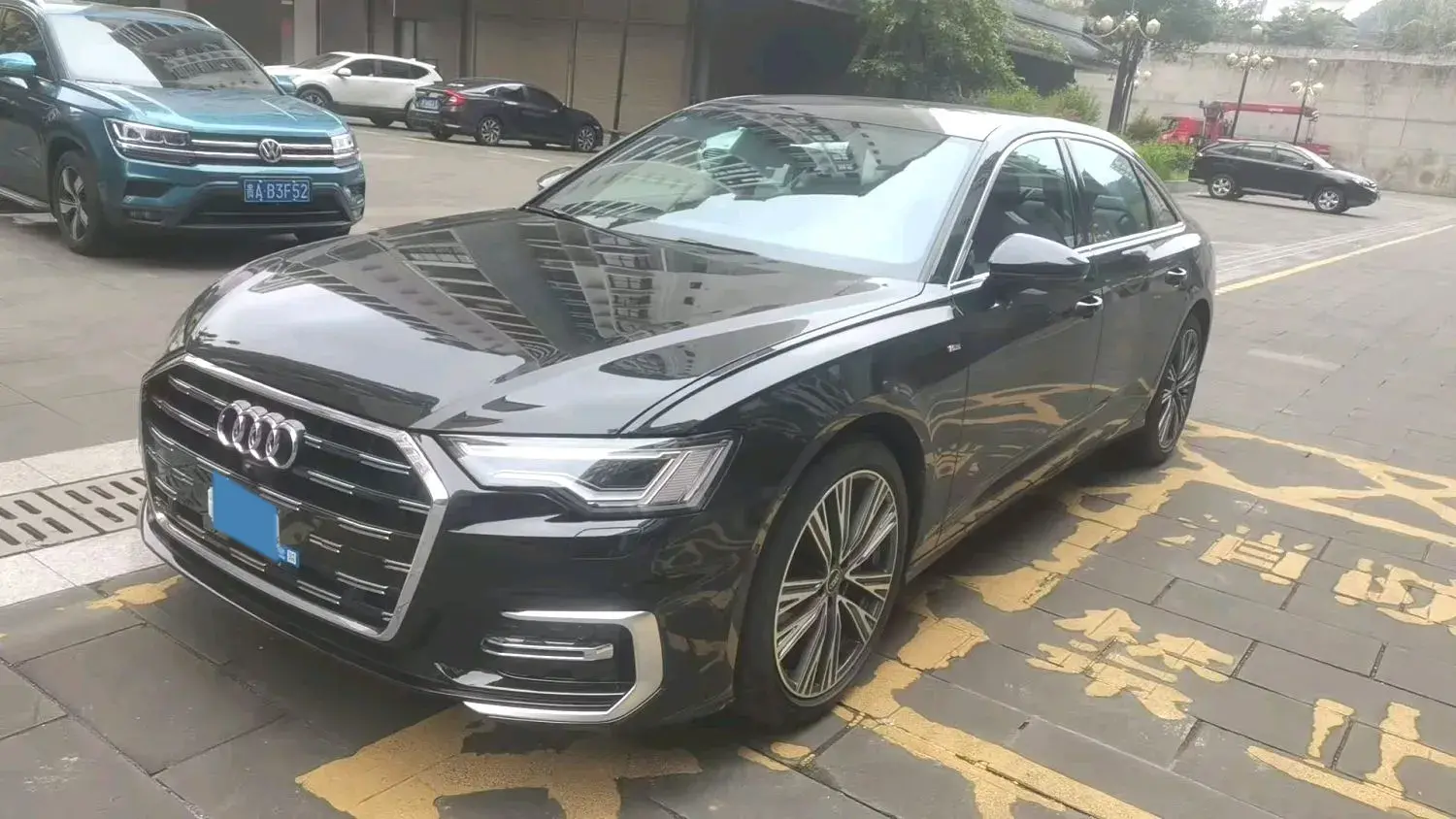 2025 AUDI A6L view 1