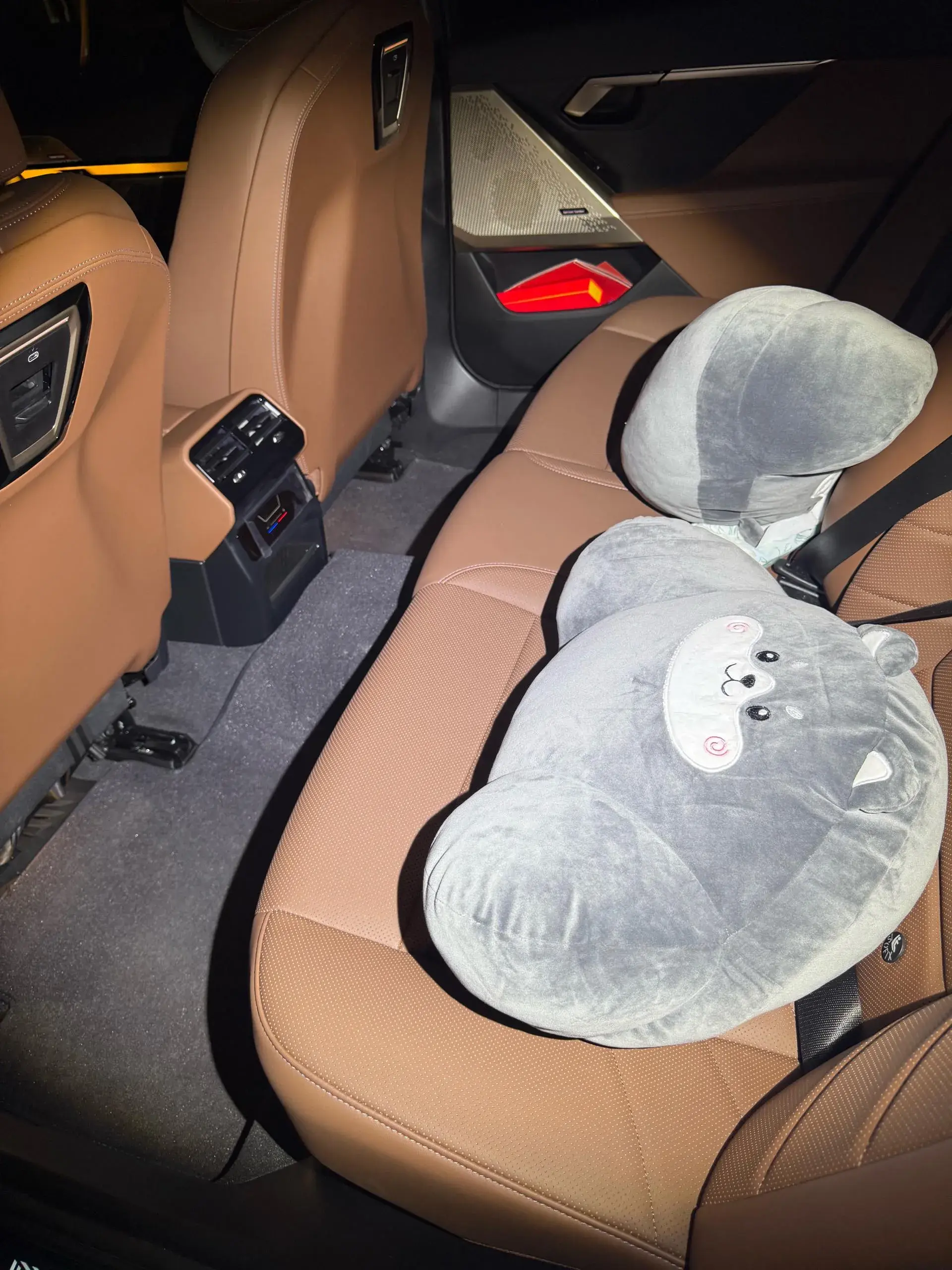 2024 BMW 5 thumbnail 4