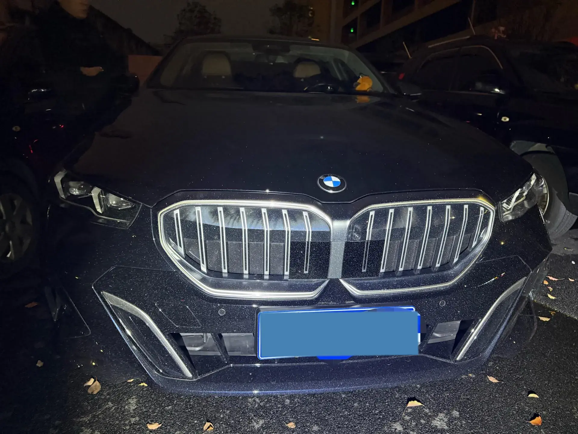 2024 BMW 5 thumbnail 2