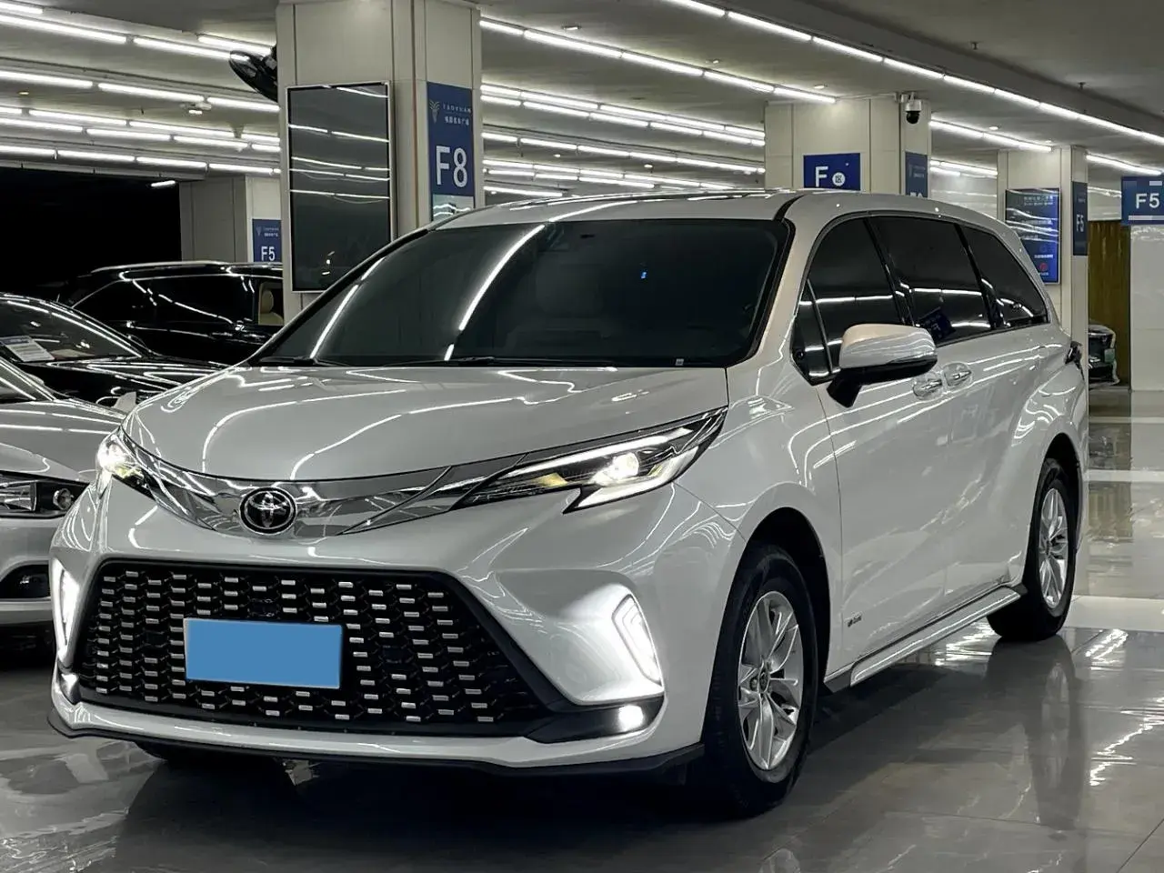 2024 TOYOTA GRANVIA view 1