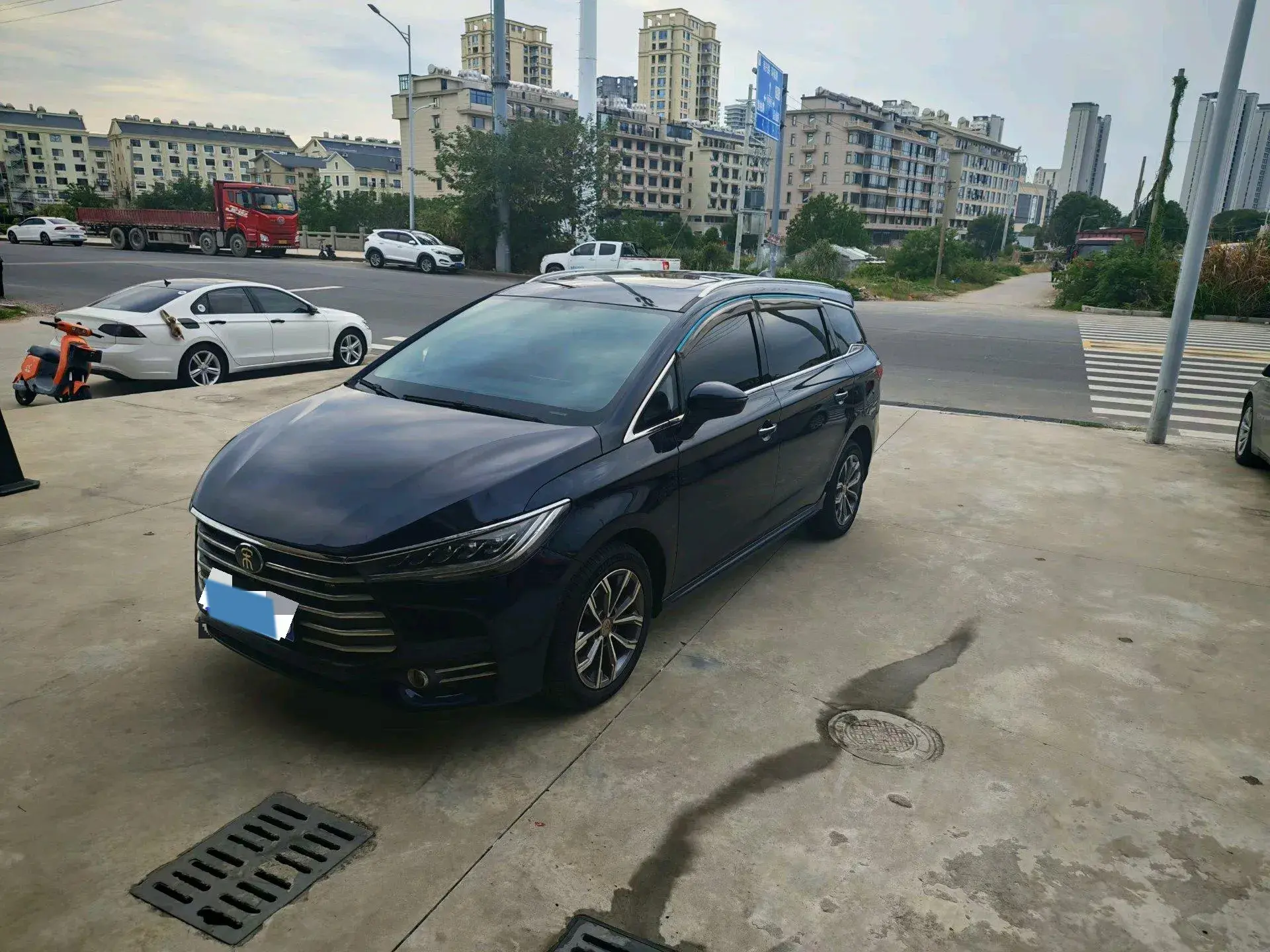 2019 BYD SONG view 1