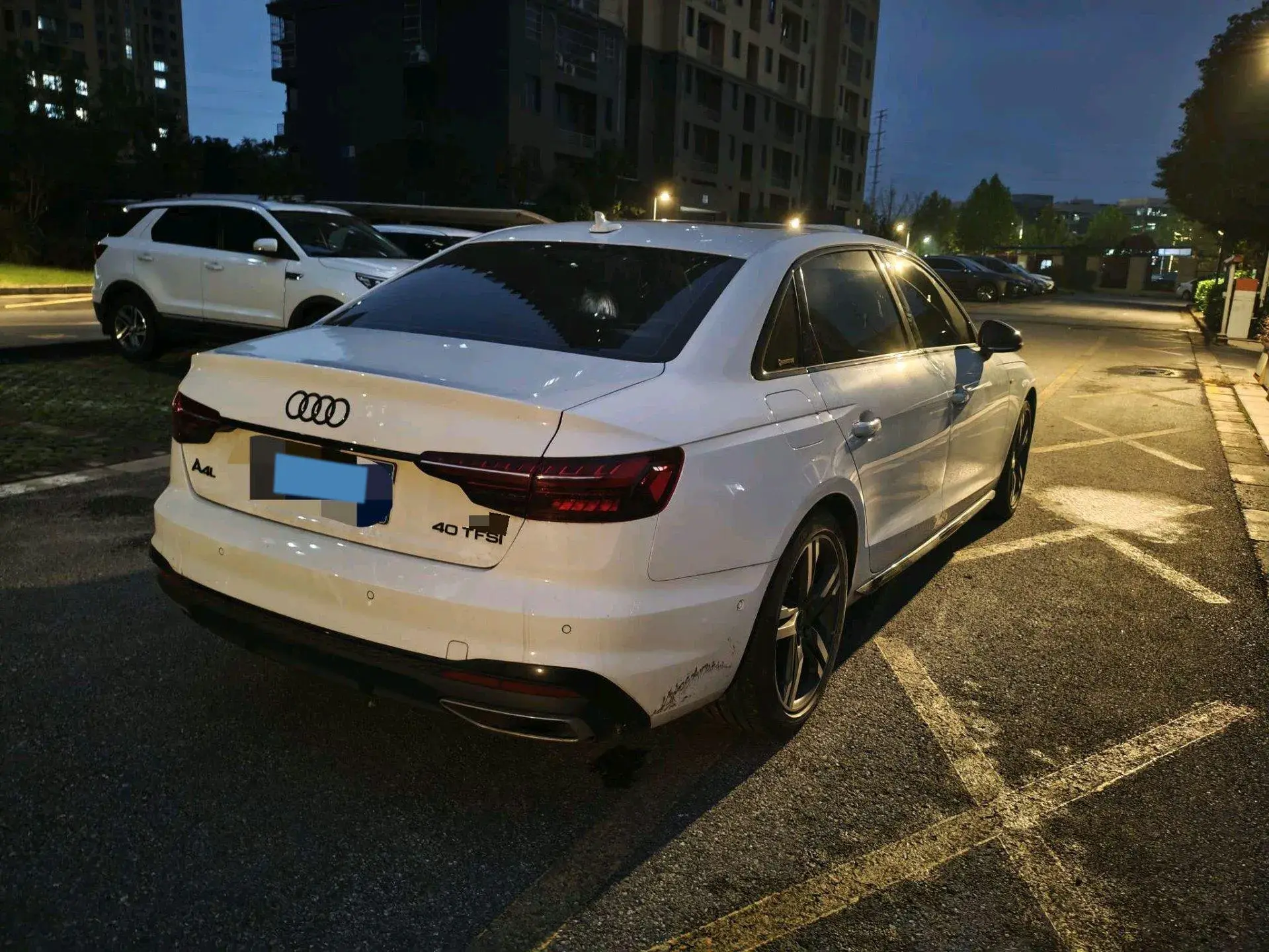 2022 AUDI A4L thumbnail 4