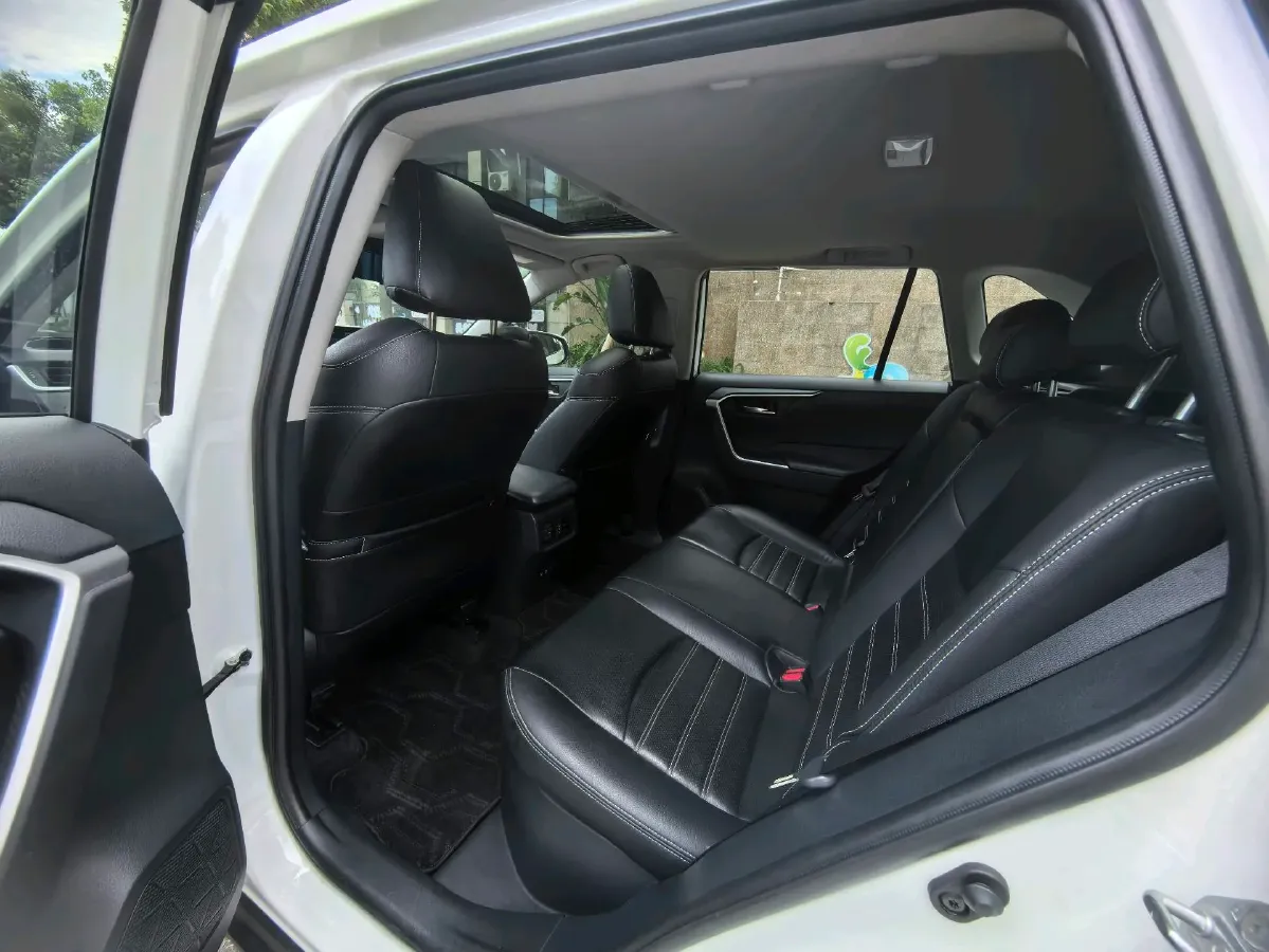 2021 Toyota RAV4 Hybird E+ 2.5L 180HP L4 E-CVT PHEV 15.984KWH,autocango,china used car exporter,china ev exporter,chinese used car exporter,chinese used ev exporter