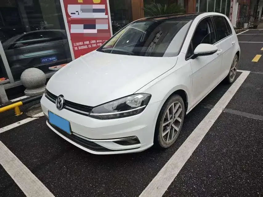 2020 VOLKSWAGEN GOLF view 1