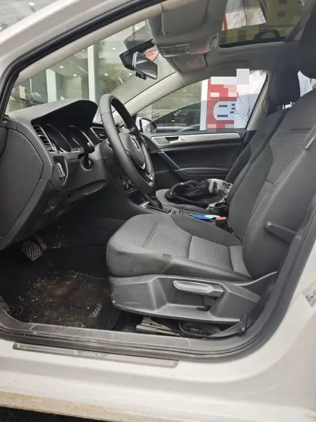 2020 VOLKSWAGEN GOLF thumbnail 3