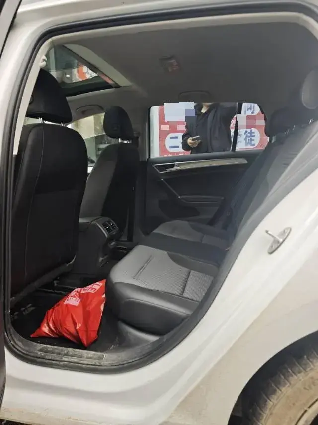 2020 VOLKSWAGEN GOLF thumbnail 4