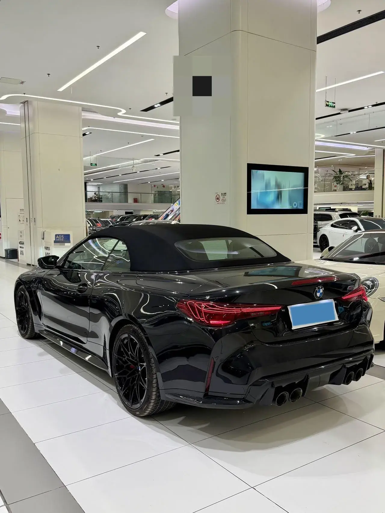 2024 BMW M4 thumbnail 4