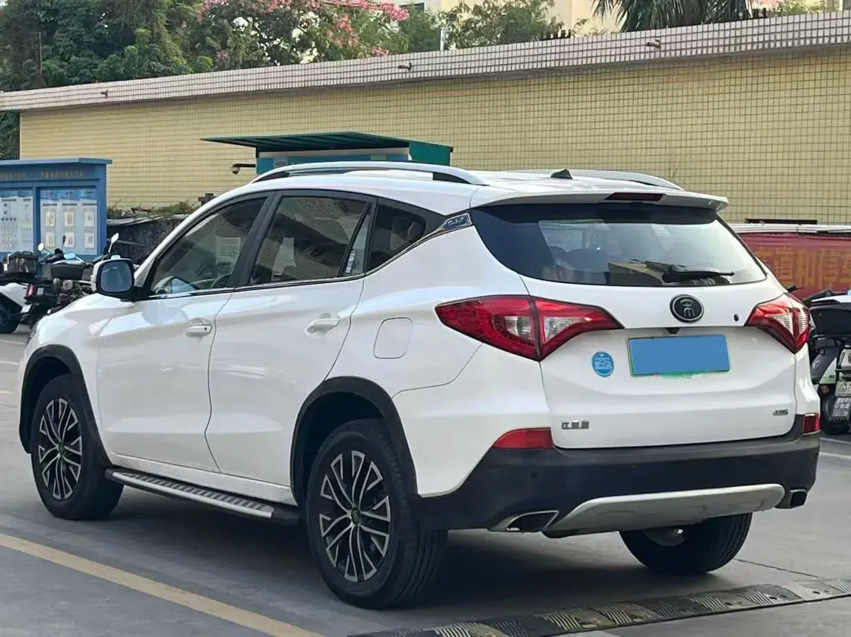 2017 BYD SONG thumbnail 4