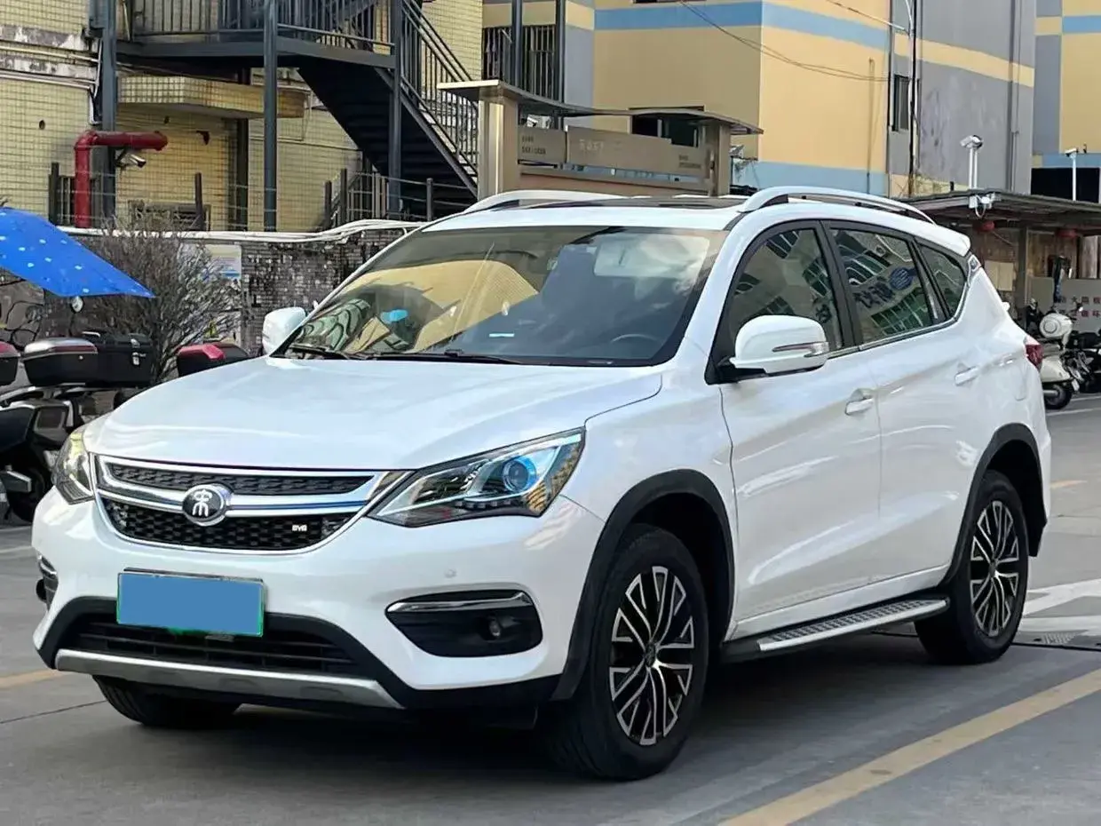 2017 BYD SONG view 1