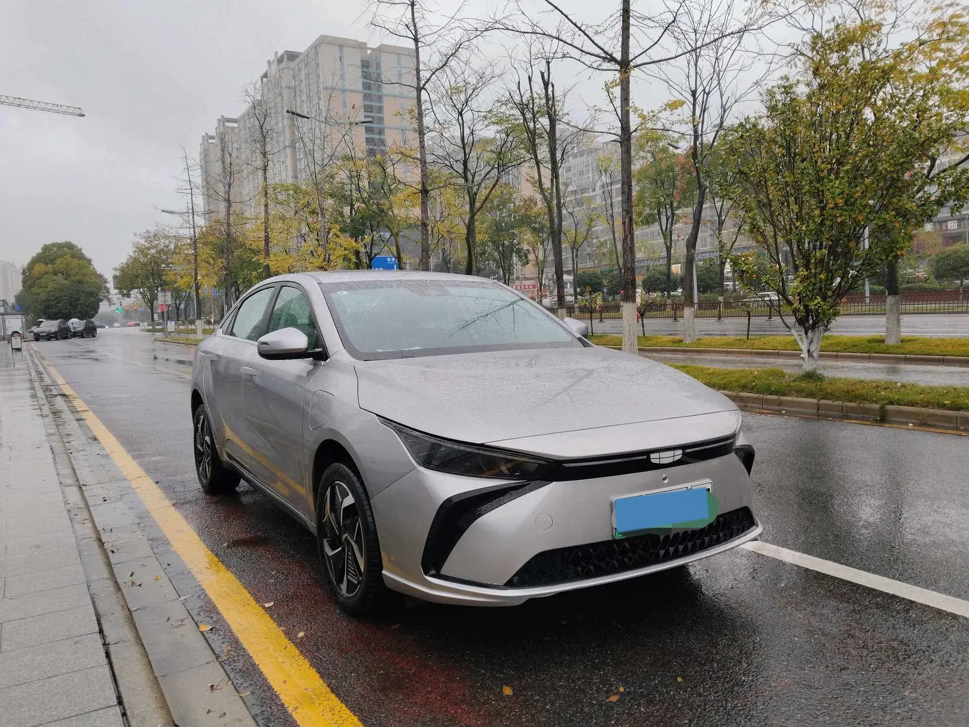 2024 GEOMETRY G6 thumbnail 3