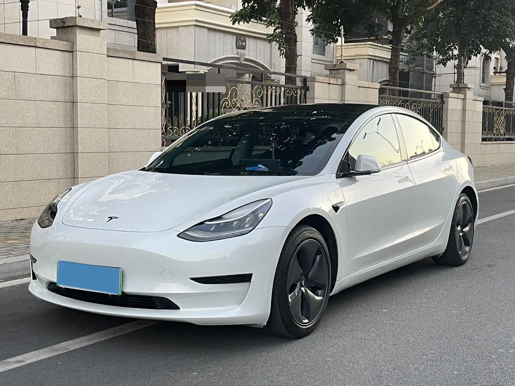 2019 TESLA MODEL view 1