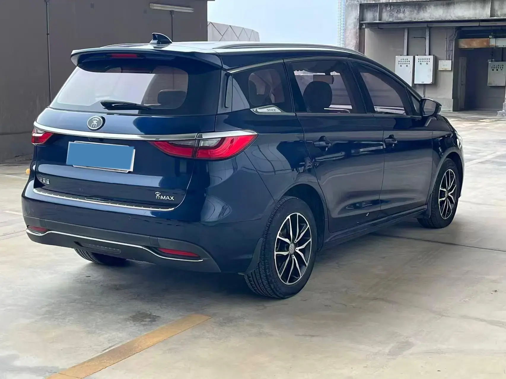 2017 BYD SONG thumbnail 4