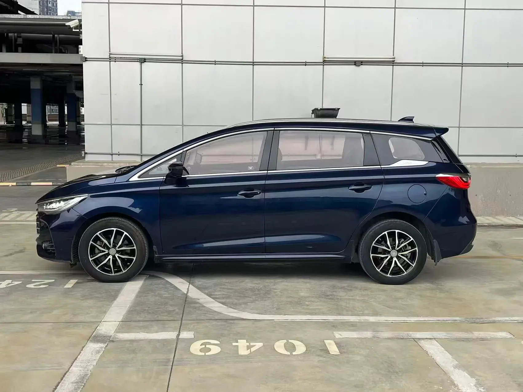 2017 BYD SONG thumbnail 3