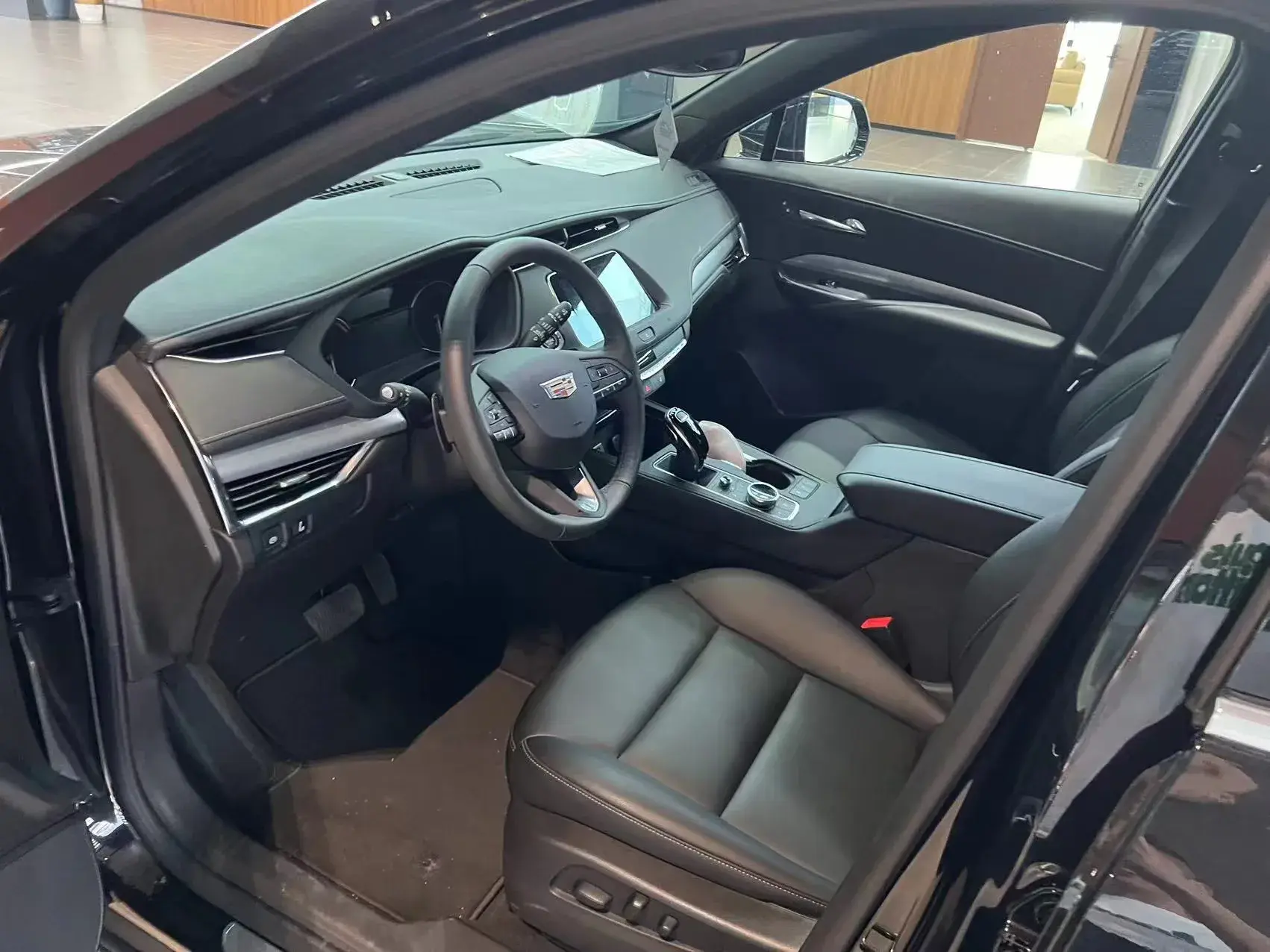 2021 CADILLAC XT4 thumbnail 2