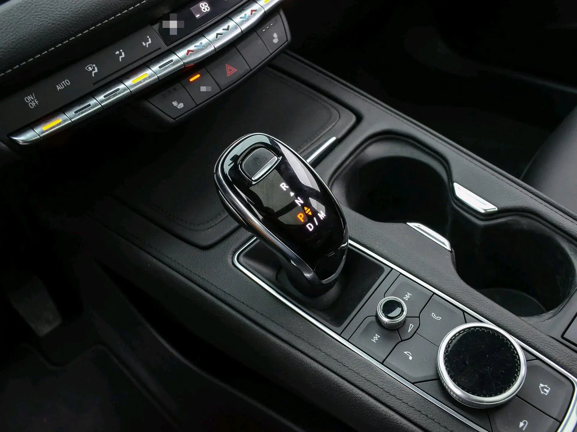 2021 CADILLAC XT4 thumbnail 4