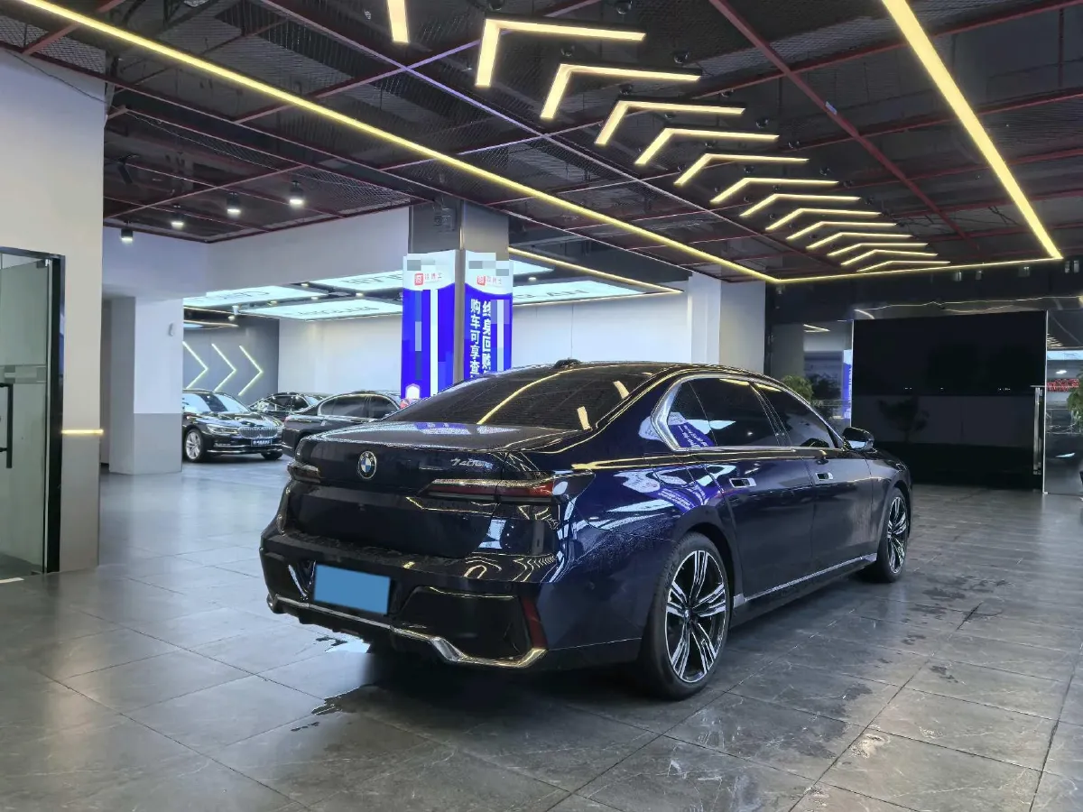 2023 BMW 7 Series 3.0T 381HP L6 8AT,autocango,china used car exporter,china ev exporter,chinese used car exporter,chinese used ev exporter