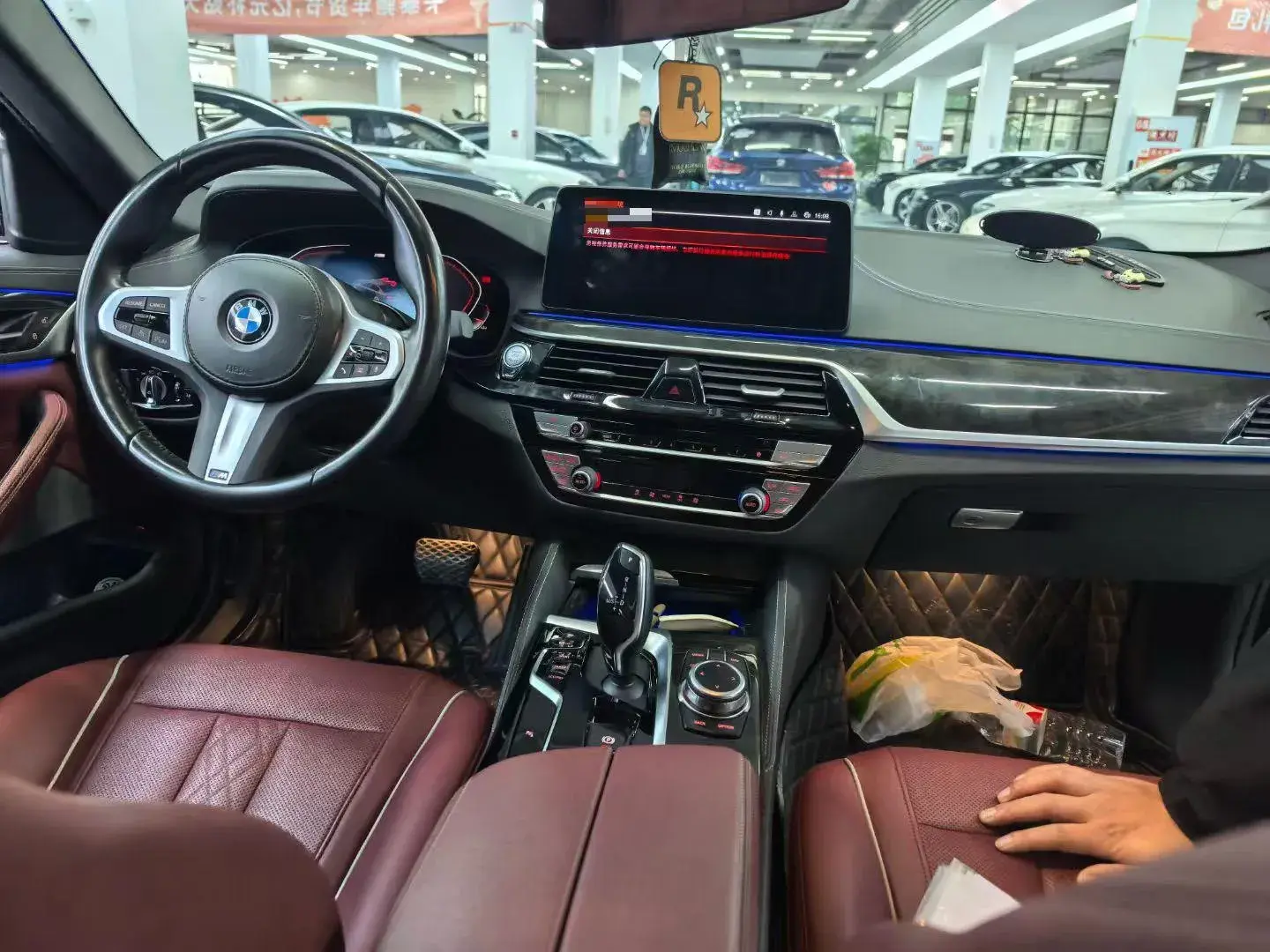 2022 BMW 5 thumbnail 2