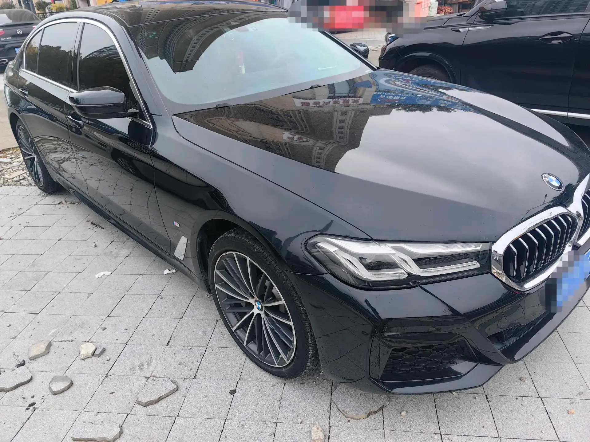2021 BMW 5 thumbnail 3